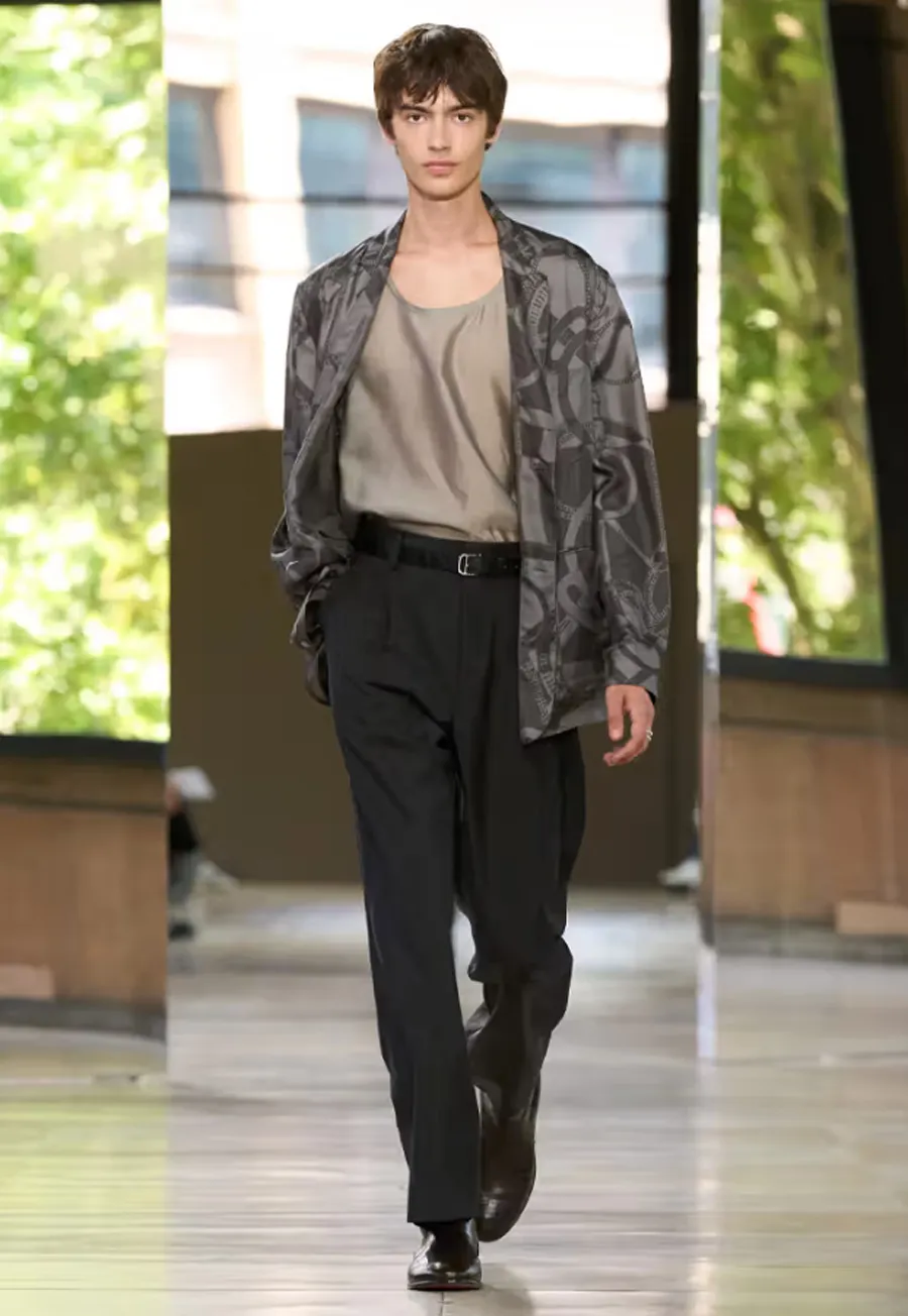 Hermès Menswear Xuân/Hè 2026: Khi sự lặng thầm lên tiếng giữa kinh đô thời trang