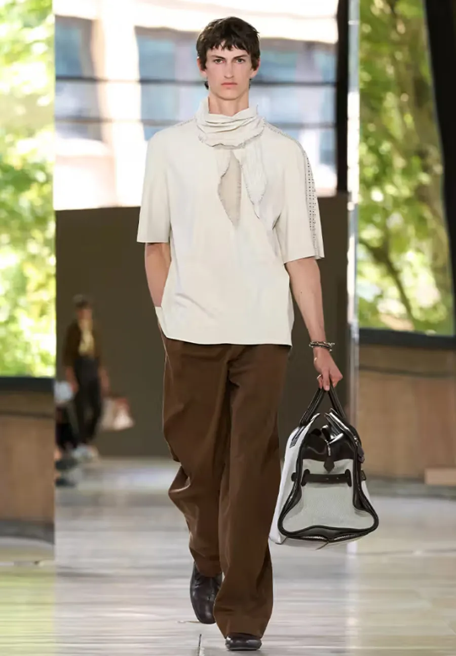 Hermès Menswear Xuân/Hè 2026: Khi sự lặng thầm lên tiếng giữa kinh đô thời trang