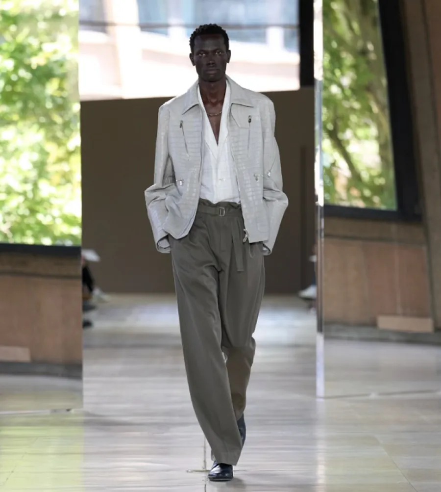 Hermès Menswear Xuân/Hè 2026: Khi sự lặng thầm lên tiếng giữa kinh đô thời trang