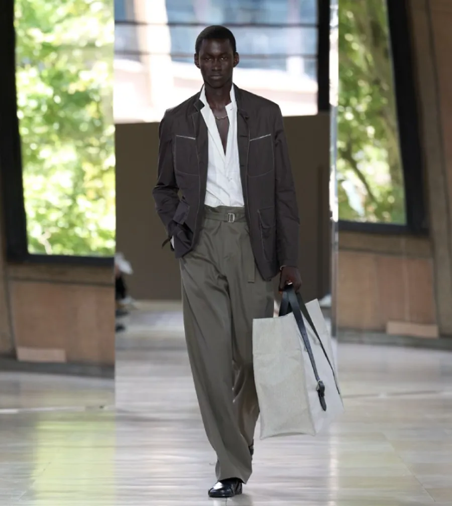 Hermès Menswear Xuân/Hè 2026: Khi sự lặng thầm lên tiếng giữa kinh đô thời trang