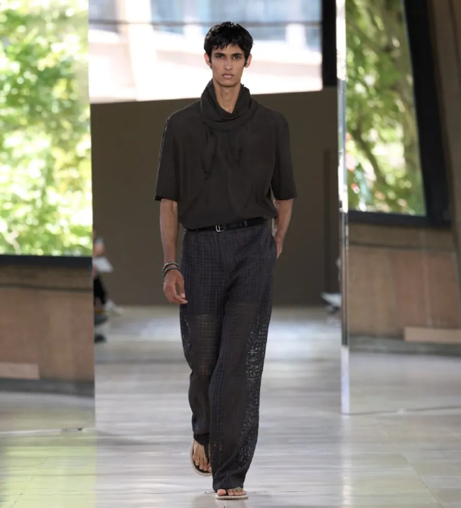 Hermès Menswear Xuân/Hè 2026: Khi sự lặng thầm lên tiếng giữa kinh đô thời trang
