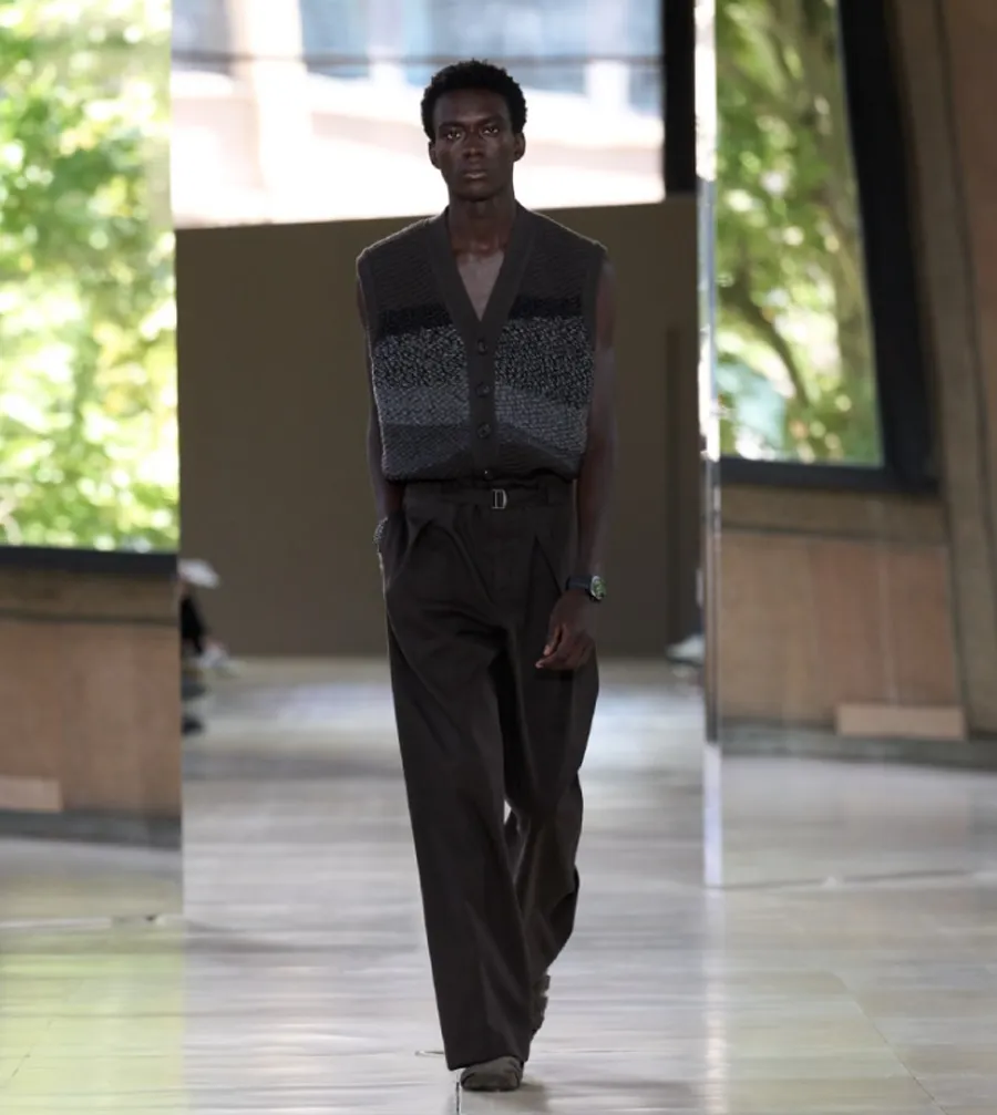 Hermès Menswear Xuân/Hè 2026: Khi sự lặng thầm lên tiếng giữa kinh đô thời trang