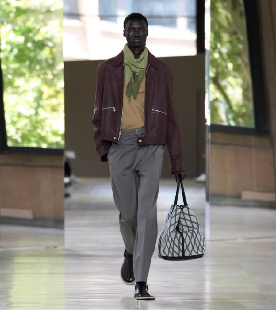 Hermès Menswear Xuân/Hè 2026: Khi sự lặng thầm lên tiếng giữa kinh đô thời trang