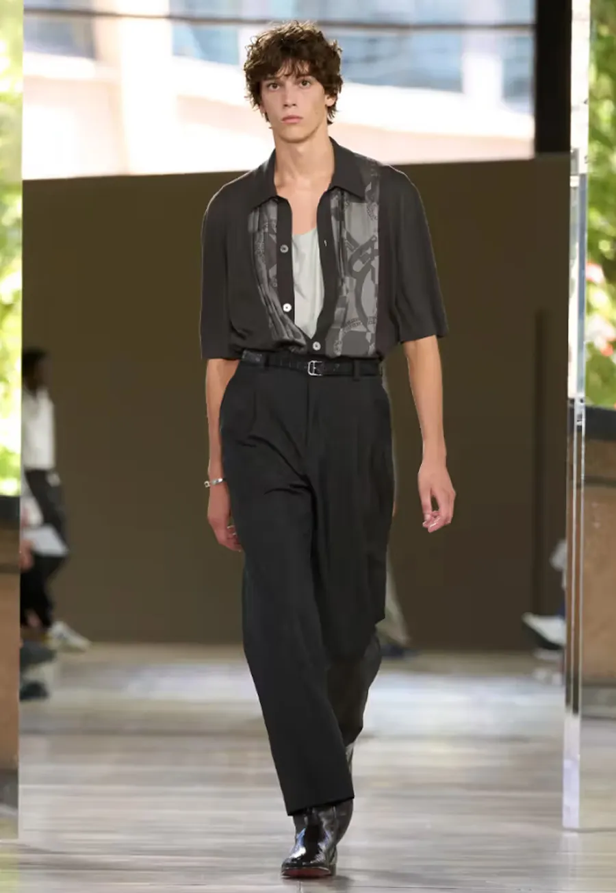 Hermès Menswear Xuân/Hè 2026: Khi sự lặng thầm lên tiếng giữa kinh đô thời trang