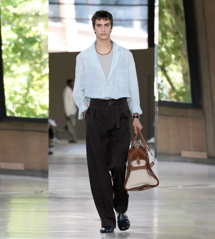 Hermès Menswear Xuân/Hè 2026: Khi sự lặng thầm lên tiếng giữa kinh đô thời trang