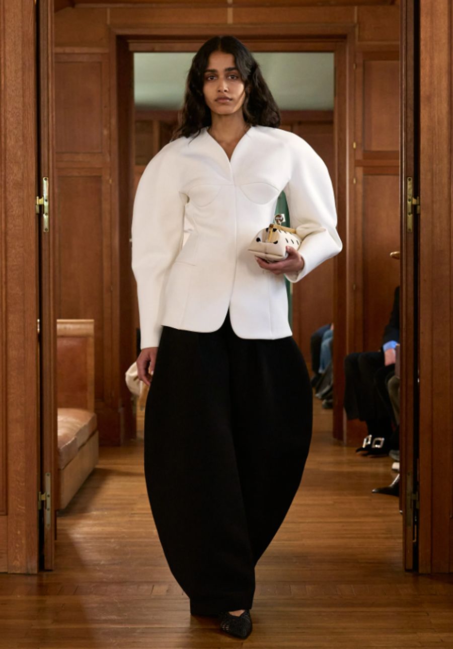 Jacquemus FW25: Couture đậm chất quê hương từ miền Nam nước Pháp