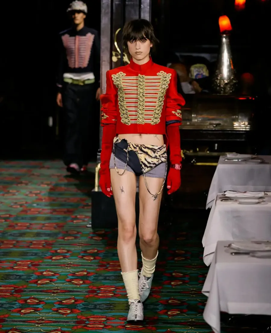 KENZO SS26 Menswear: Từ Hộp Đêm Đến Sàn Diễn Thời Trang