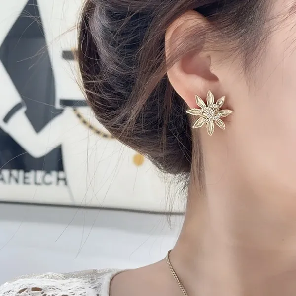 Khuyên Tai Nữ Chanel CC Flower Design Stud Earrings ABF979 B21161 U2154 Màu Vàng - Thời trang - Vua Hàng Hiệu