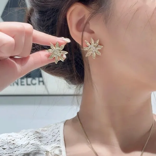 Khuyên Tai Nữ Chanel CC Flower Design Stud Earrings ABF979 B21161 U2154 Màu Vàng - Thời trang - Vua Hàng Hiệu