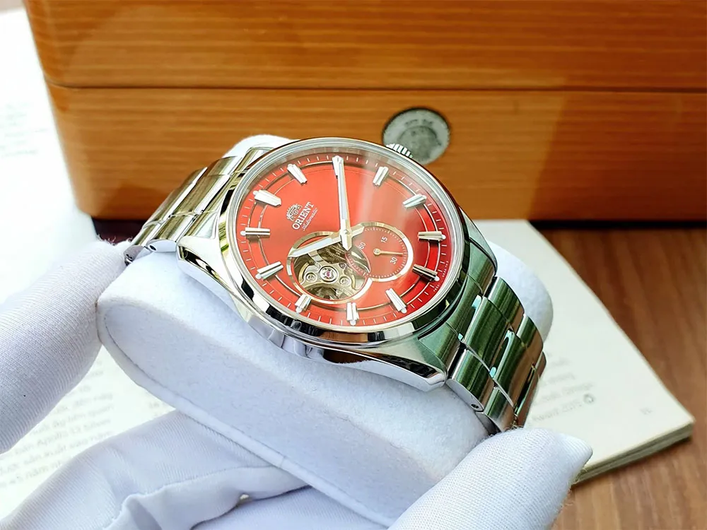 Kính Sapphire là gì? Top 10 đồng hồ mặt Sapphire bán chạy