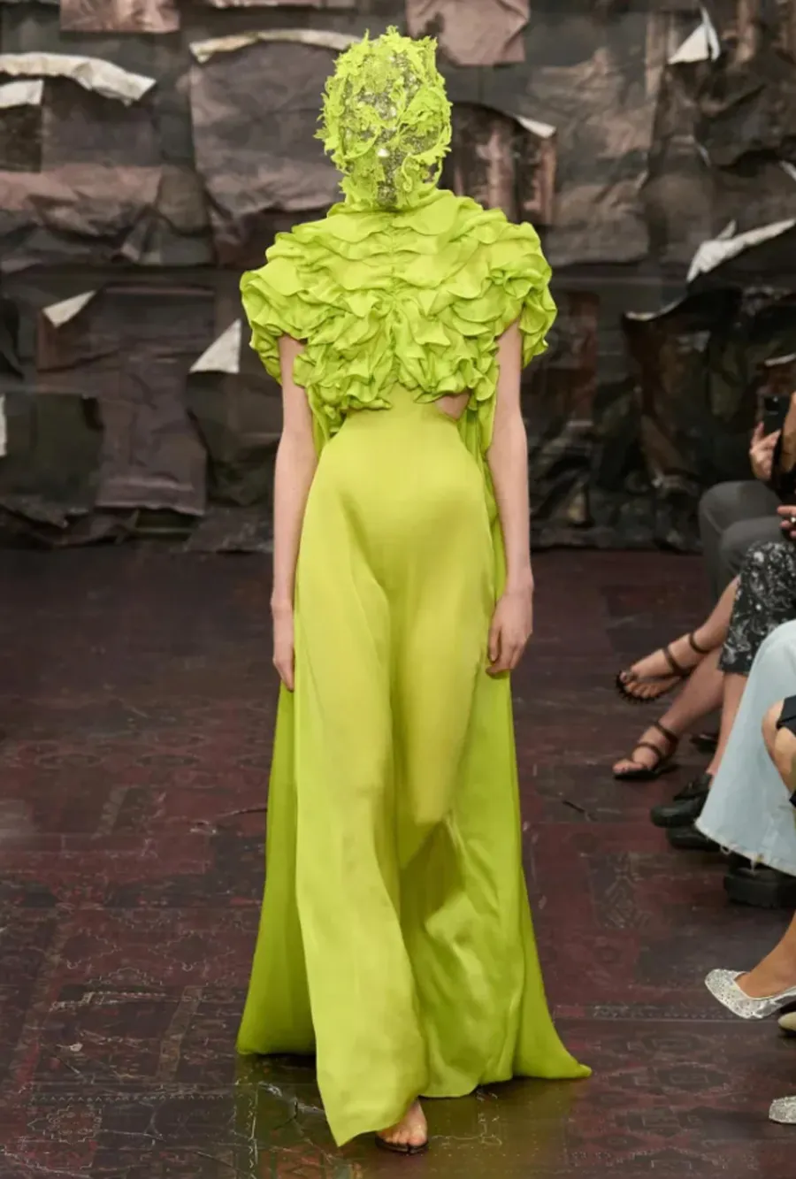 Maison Margiela Artisanal FW25: Glenn Martens và sự hồi sinh của tâm hồn Gothic