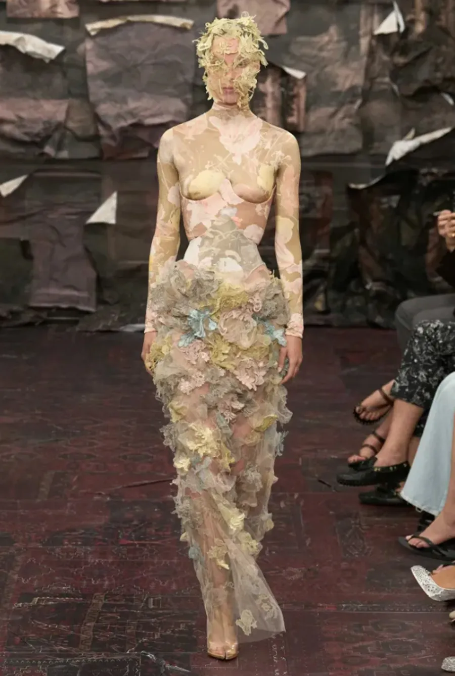 Maison Margiela Artisanal FW25: Glenn Martens và sự hồi sinh của tâm hồn Gothic
