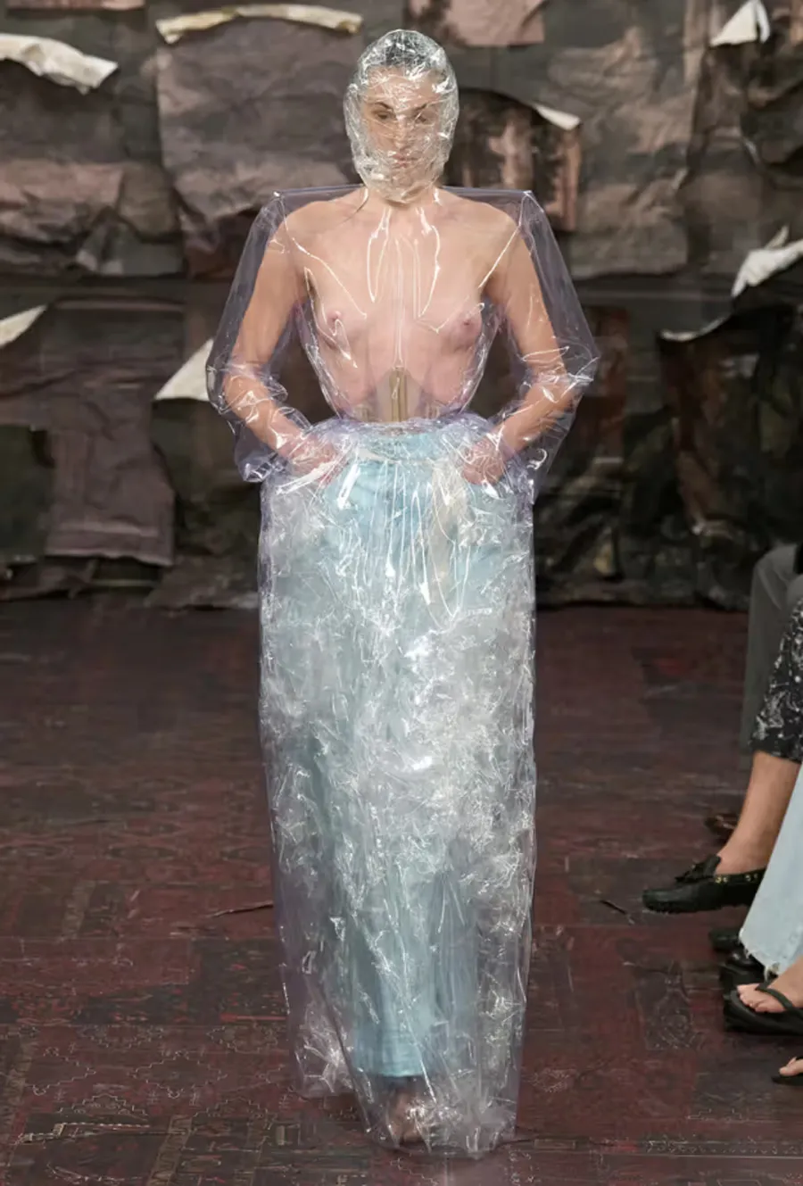 Maison Margiela Artisanal FW25: Glenn Martens và sự hồi sinh của tâm hồn Gothic