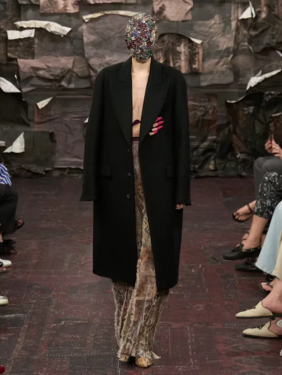 Maison Margiela Artisanal FW25: Glenn Martens và sự hồi sinh của tâm hồn Gothic