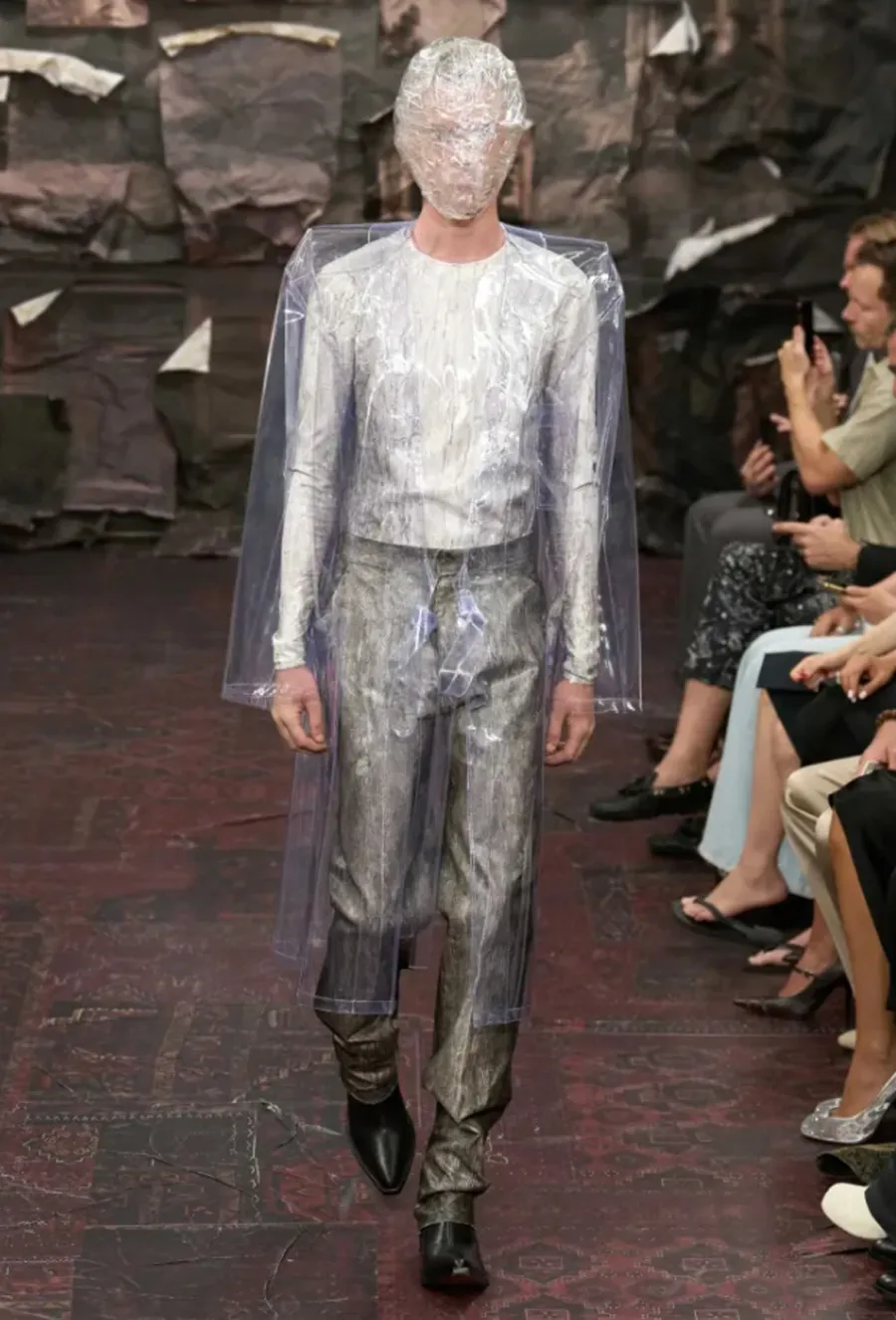 Maison Margiela Artisanal FW25: Glenn Martens và sự hồi sinh của tâm hồn Gothic
