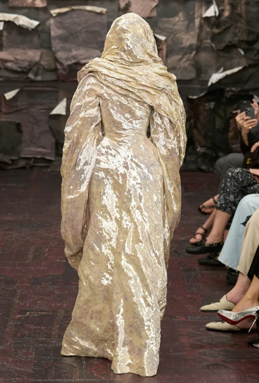 Maison Margiela Artisanal FW25: Glenn Martens và sự hồi sinh của tâm hồn Gothic