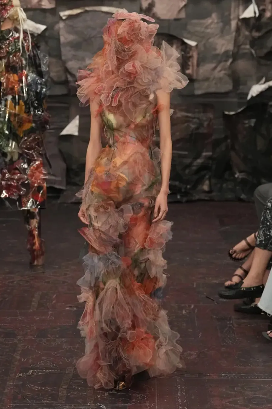 Maison Margiela Artisanal FW25: Glenn Martens và sự hồi sinh của tâm hồn Gothic