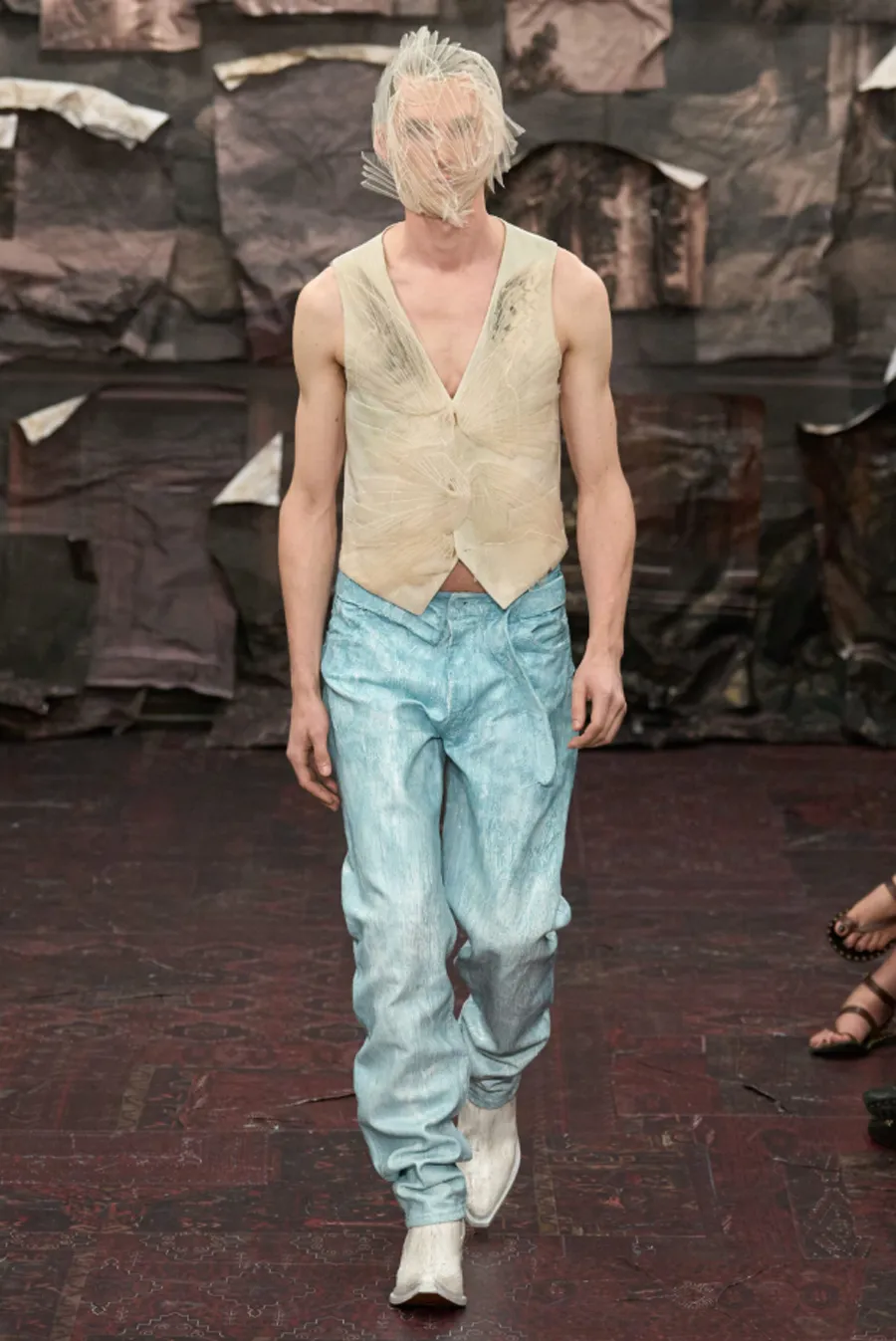 Maison Margiela Artisanal FW25: Glenn Martens và sự hồi sinh của tâm hồn Gothic