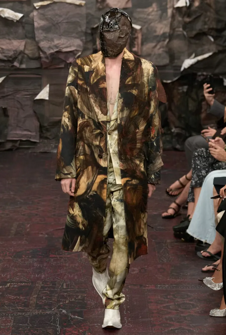 Maison Margiela Artisanal FW25: Glenn Martens và sự hồi sinh của tâm hồn Gothic