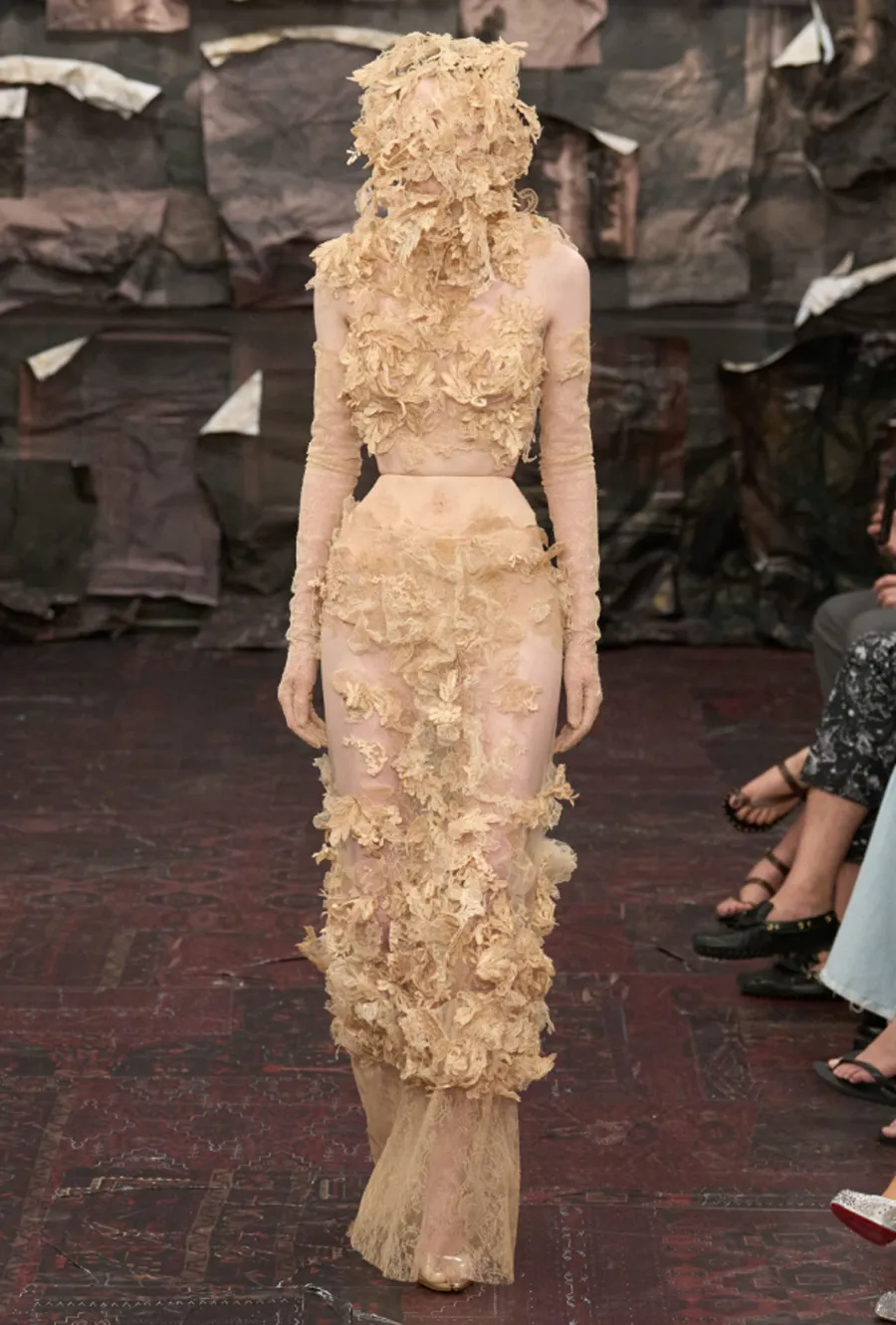 Maison Margiela Artisanal FW25: Glenn Martens và sự hồi sinh của tâm hồn Gothic