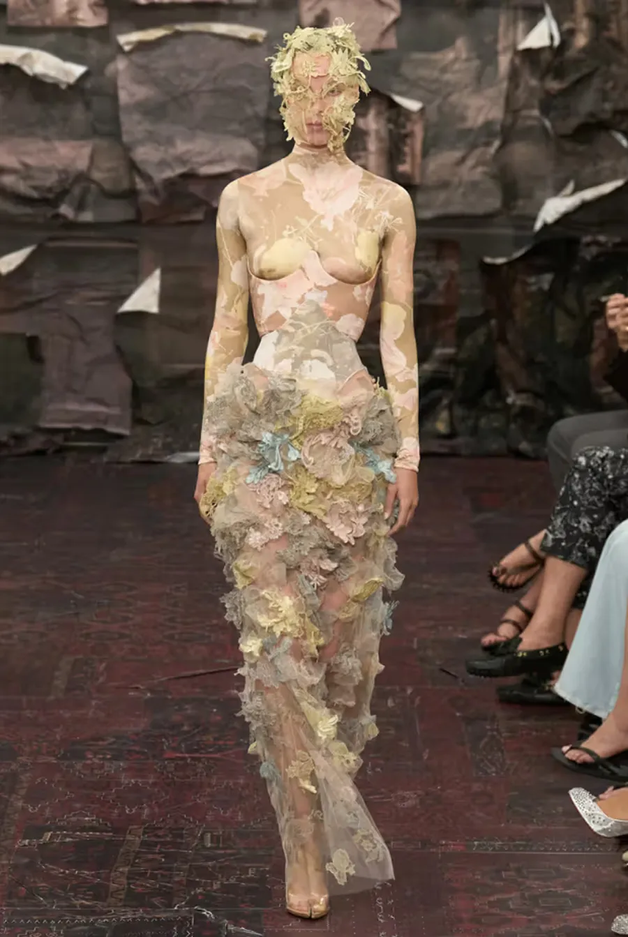 Maison Margiela Artisanal FW25: Glenn Martens và sự hồi sinh của tâm hồn Gothic