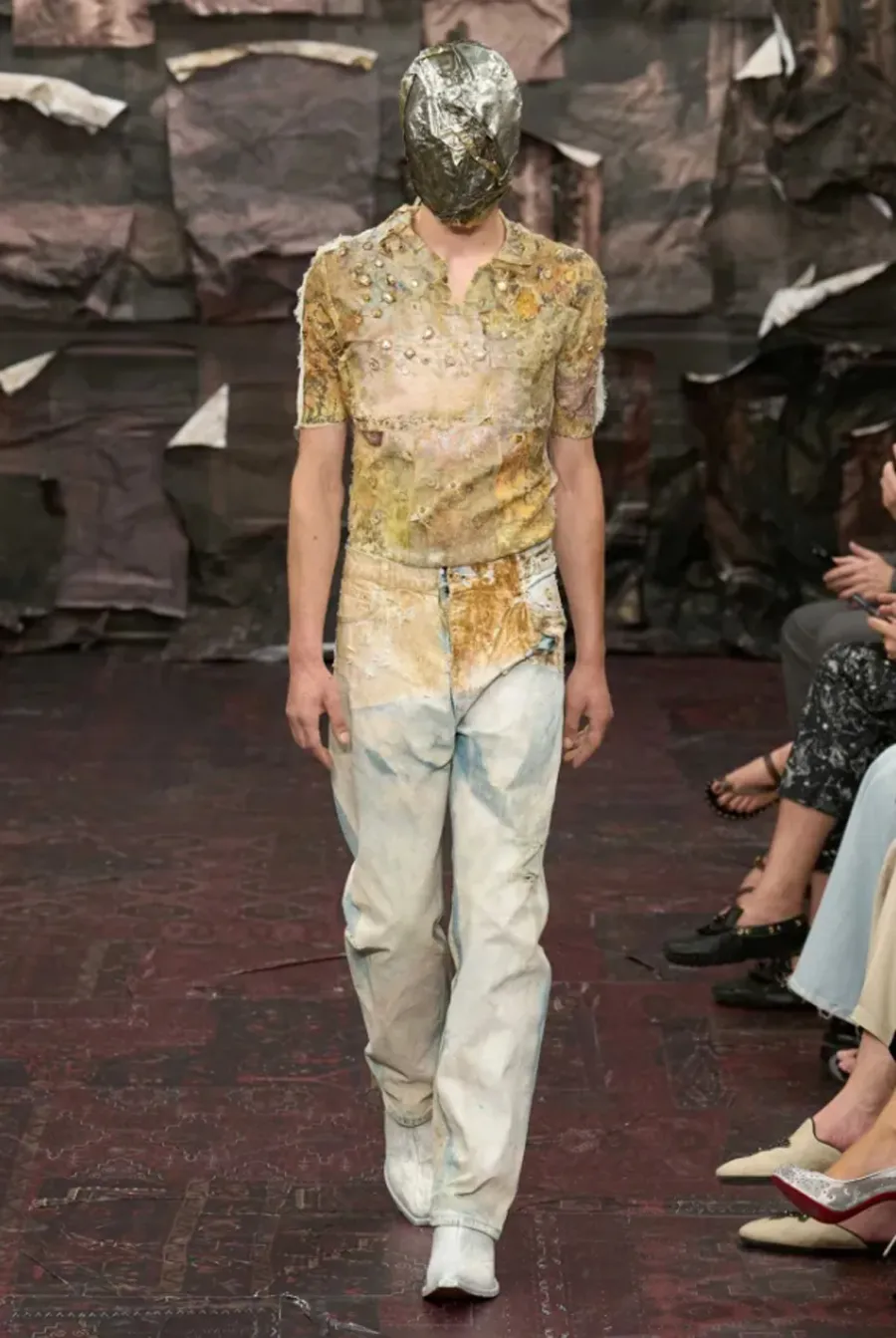 Maison Margiela Artisanal FW25: Glenn Martens và sự hồi sinh của tâm hồn Gothic