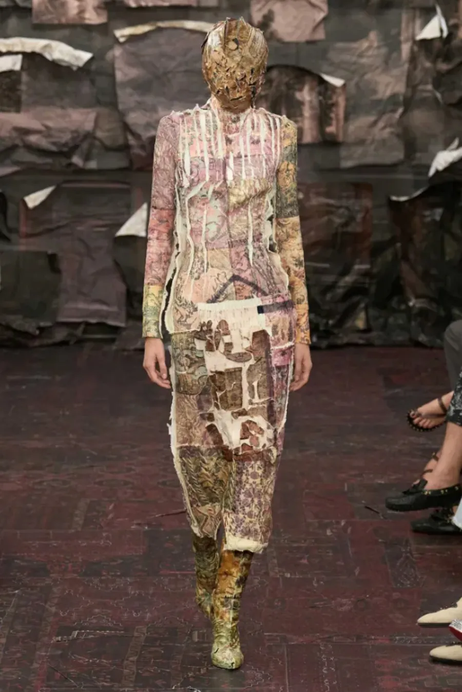 Maison Margiela Artisanal FW25: Glenn Martens và sự hồi sinh của tâm hồn Gothic