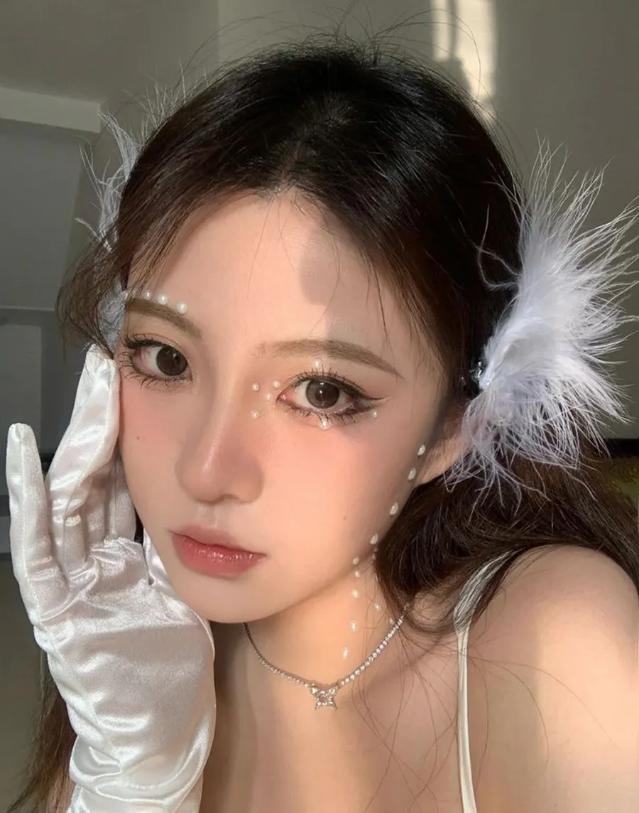 6 Cách Makeup Đi ConCert Cá Tính Và Nổi Bật Giữa Đám Đông