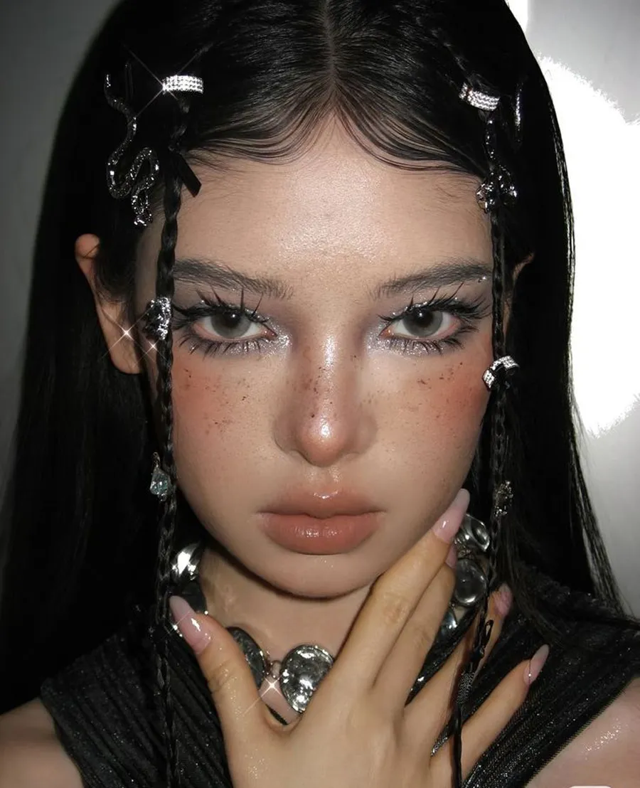 6 Cách Makeup Đi ConCert Cá Tính Và Nổi Bật Giữa Đám Đông