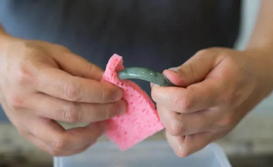 Cách vệ sinh và bảo quản ngọc cẩm thạch