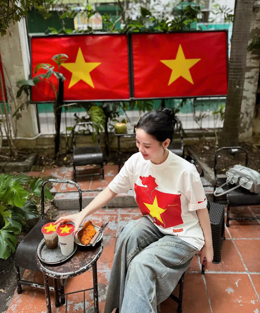 Mặc gì đi xem diễu binh 2/9? Gợi ý outfit ấn tượng cho nam và nữ
