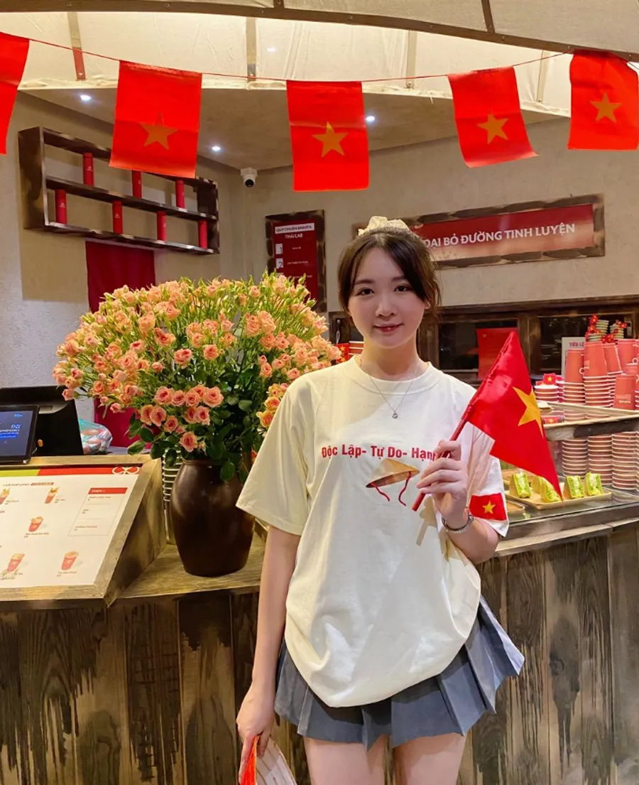 Mặc gì đi xem diễu binh 2/9? Gợi ý outfit ấn tượng cho nam và nữ