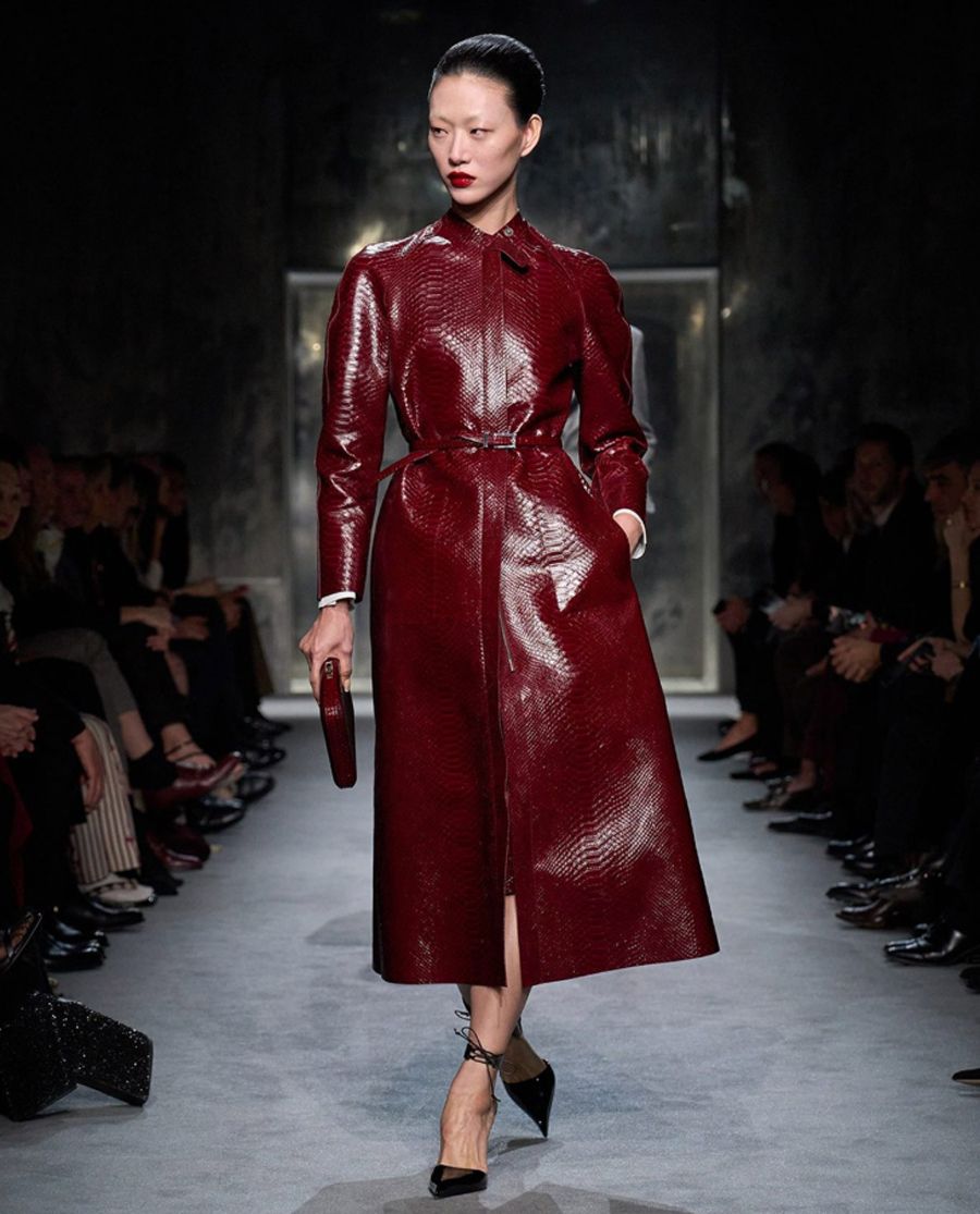 Tom Ford Fall/ Winter 2025: Mối Tình Đầy Hứa Hẹn Của Thế Giới Thời Trang - 1