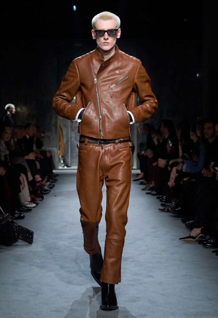 Tom Ford Fall/ Winter 2025: Mối Tình Đầy Hứa Hẹn Của Thế Giới Thời Trang - 10