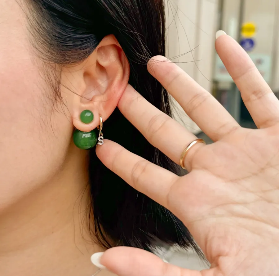 Khuyên tai ngọc bích