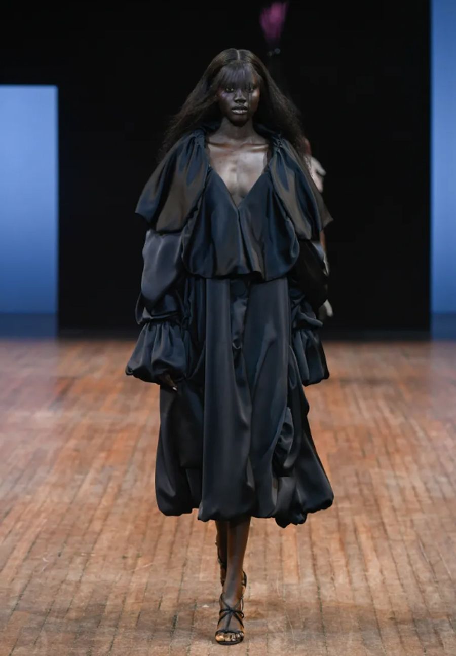 BST Viktor & Rolf Thu Đông 2025: 