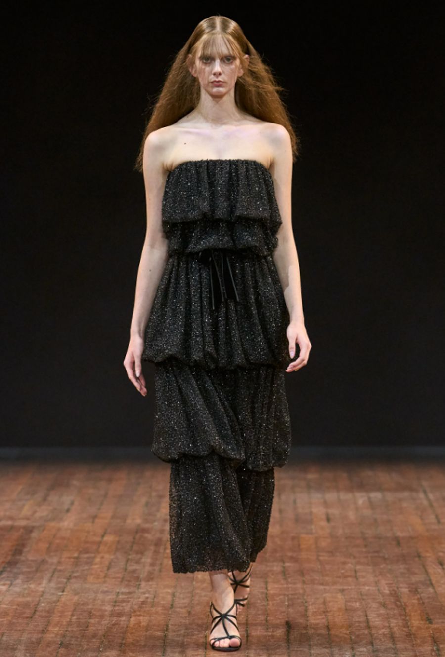 BST Viktor & Rolf Thu Đông 2025: 