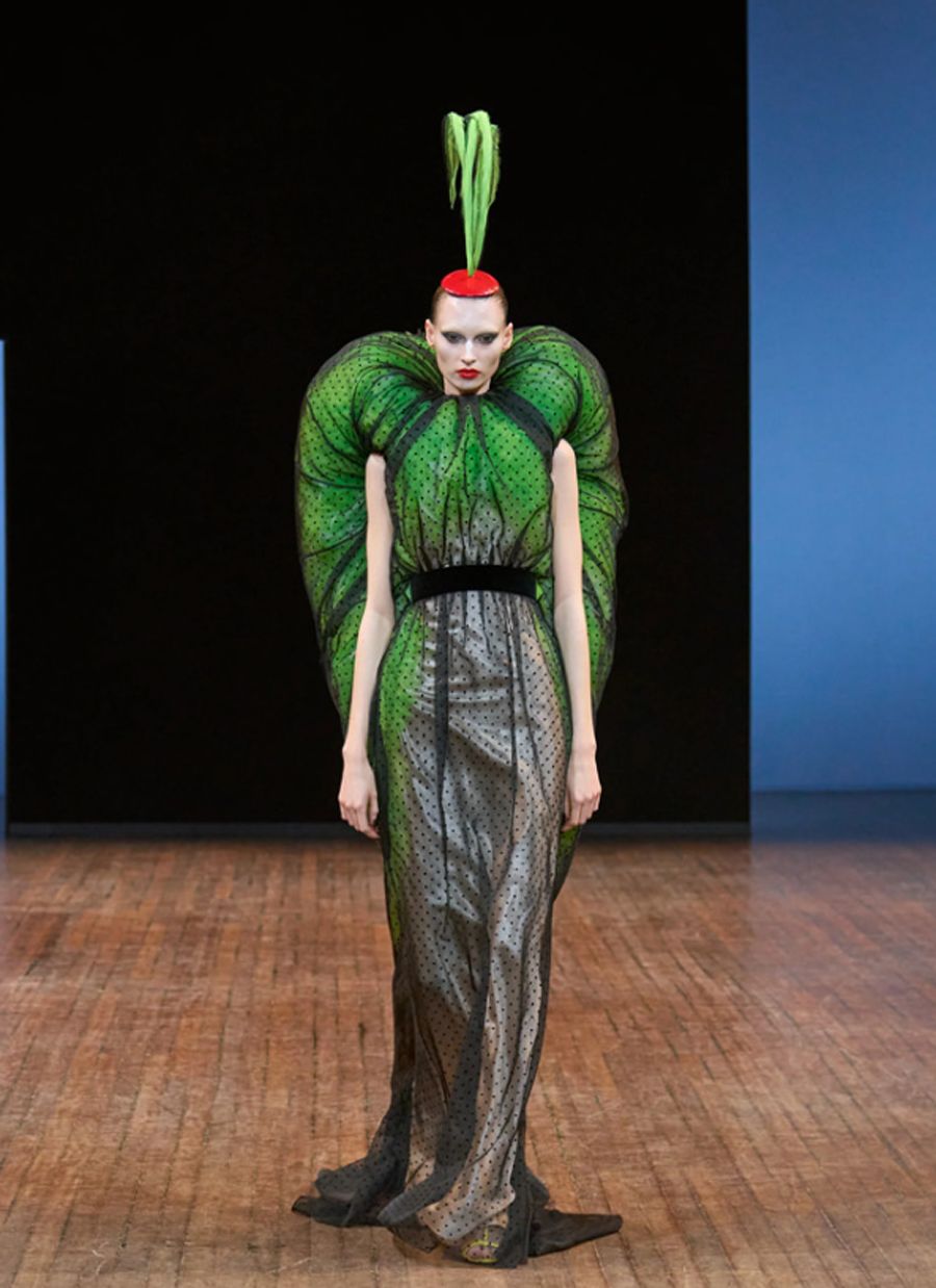 BST Viktor & Rolf Thu Đông 2025: 