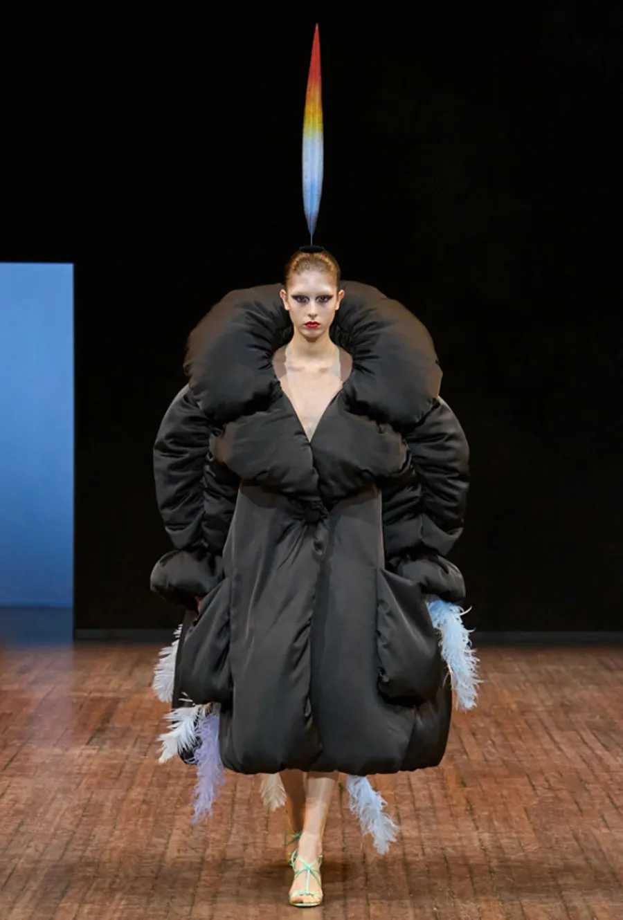 BST Viktor & Rolf Thu Đông 2025: 