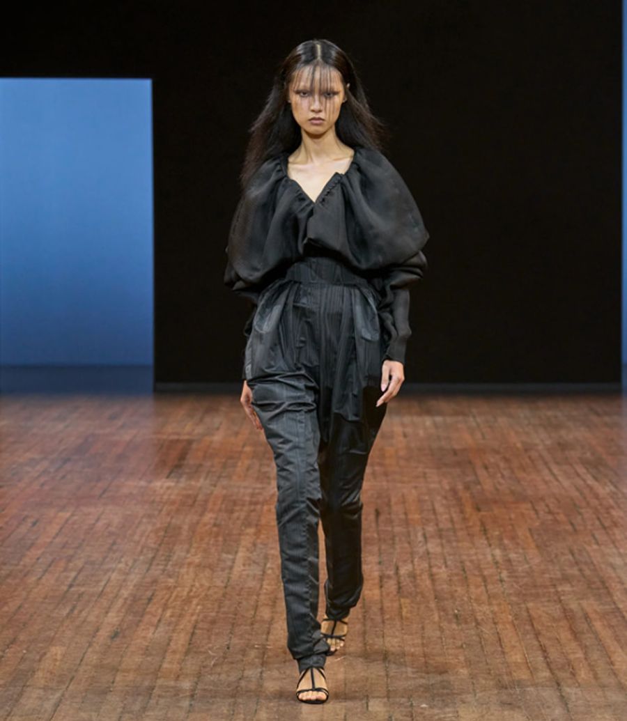 BST Viktor & Rolf Thu Đông 2025: 