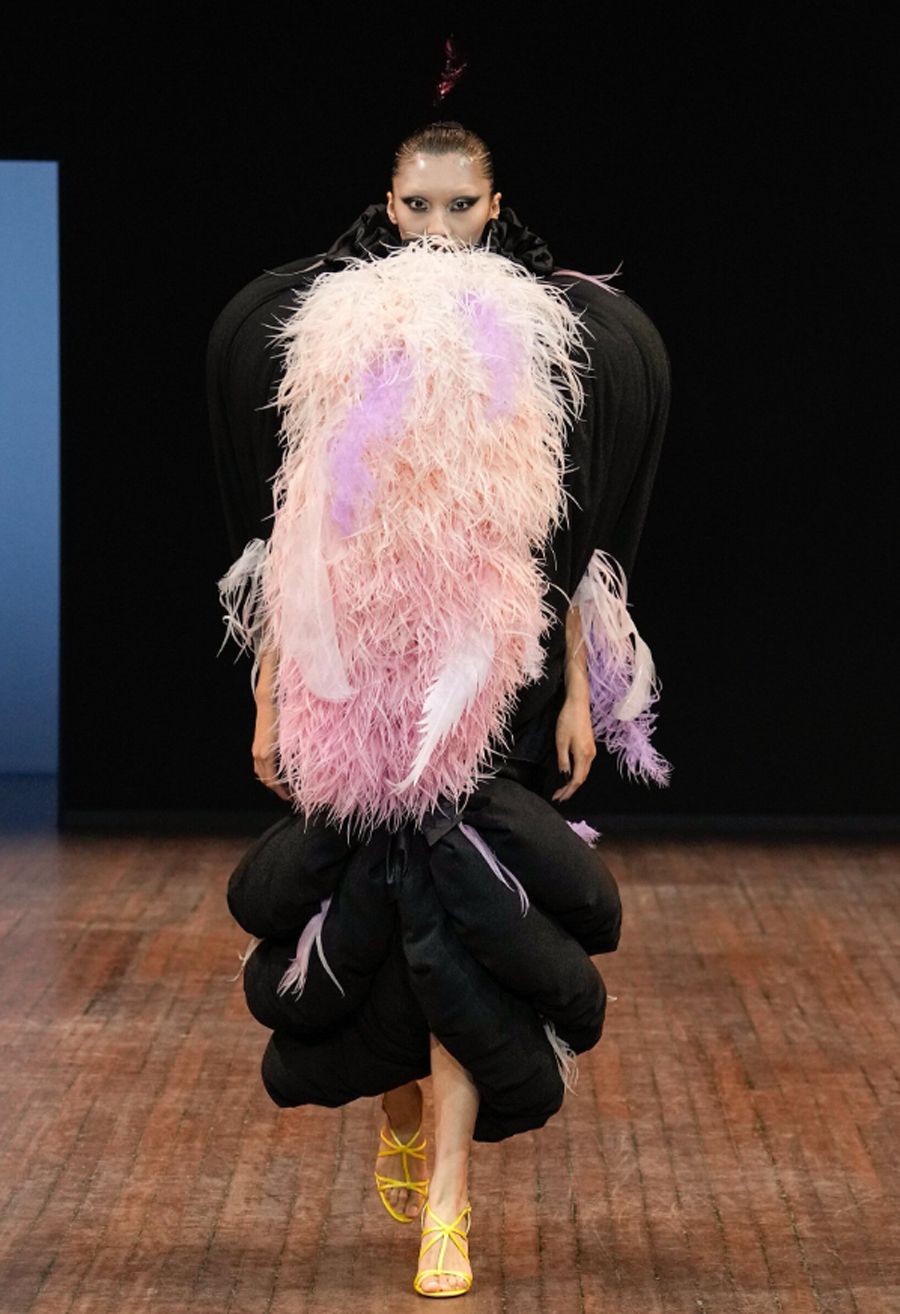 BST Viktor & Rolf Thu Đông 2025: 