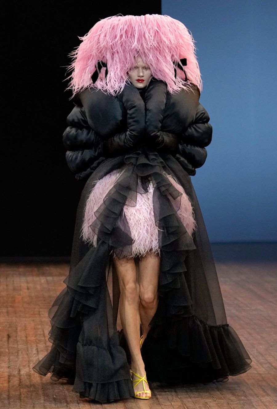 BST Viktor & Rolf Thu Đông 2025: 