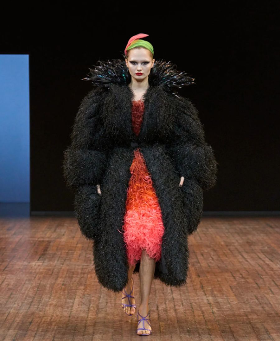 BST Viktor & Rolf Thu Đông 2025: 