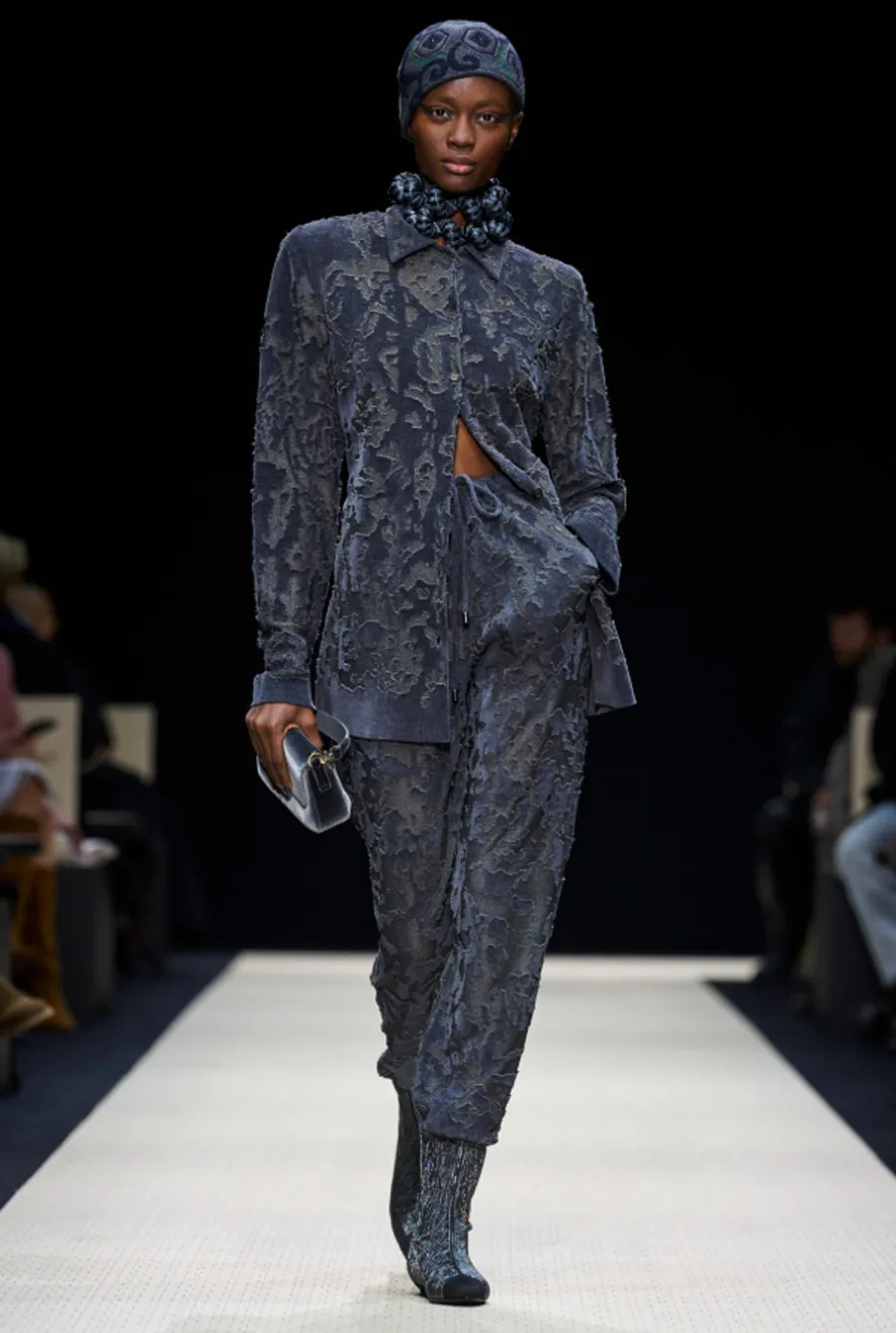 Bộ Sưu Tập Giorgio Armani Thu - Đông 2025: Khi Thời Trang Chạm Đất Mẹ - 6