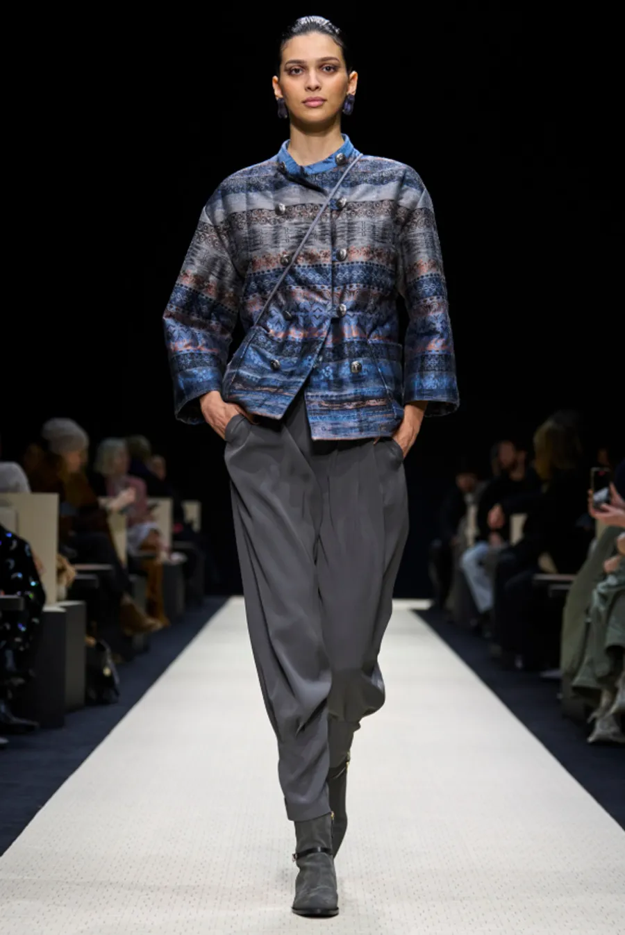 Bộ Sưu Tập Giorgio Armani Thu - Đông 2025: Khi Thời Trang Chạm Đất Mẹ - 9