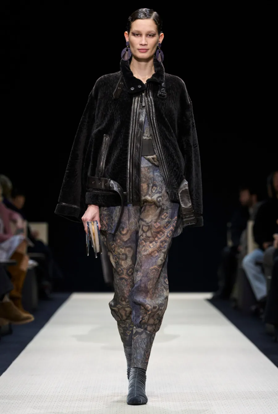 Bộ Sưu Tập Giorgio Armani Thu - Đông 2025: Khi Thời Trang Chạm Đất Mẹ - 10