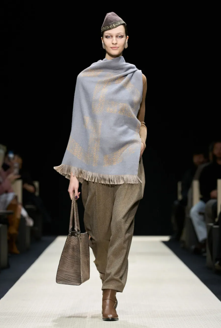 Bộ Sưu Tập Giorgio Armani Thu - Đông 2025: Khi Thời Trang Chạm Đất Mẹ - 13