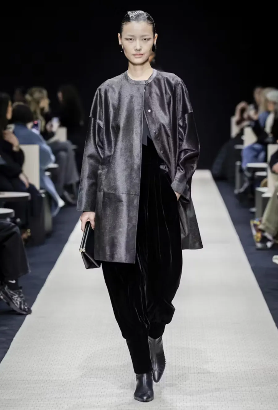 Bộ Sưu Tập Giorgio Armani Thu - Đông 2025: Khi Thời Trang Chạm Đất Mẹ - 2