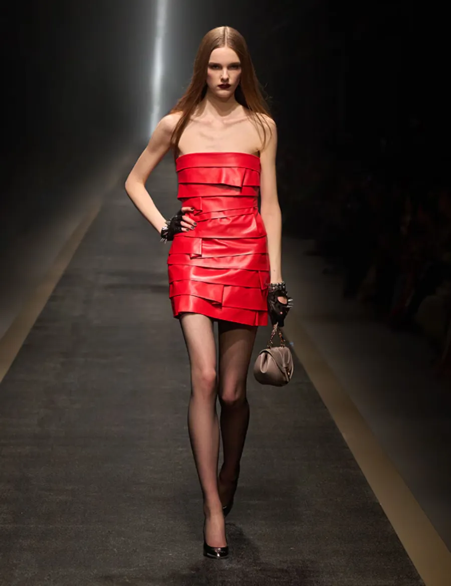 Bộ Sưu Tập Versace Thu Đông 2025: Glamour Gặp Công Nghệ 3D - 19