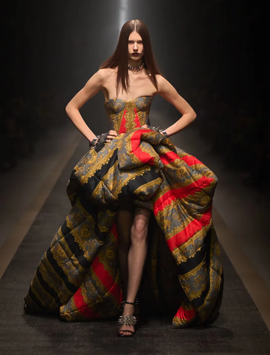 Bộ Sưu Tập Versace Thu Đông 2025: Glamour Gặp Công Nghệ 3D - 3
